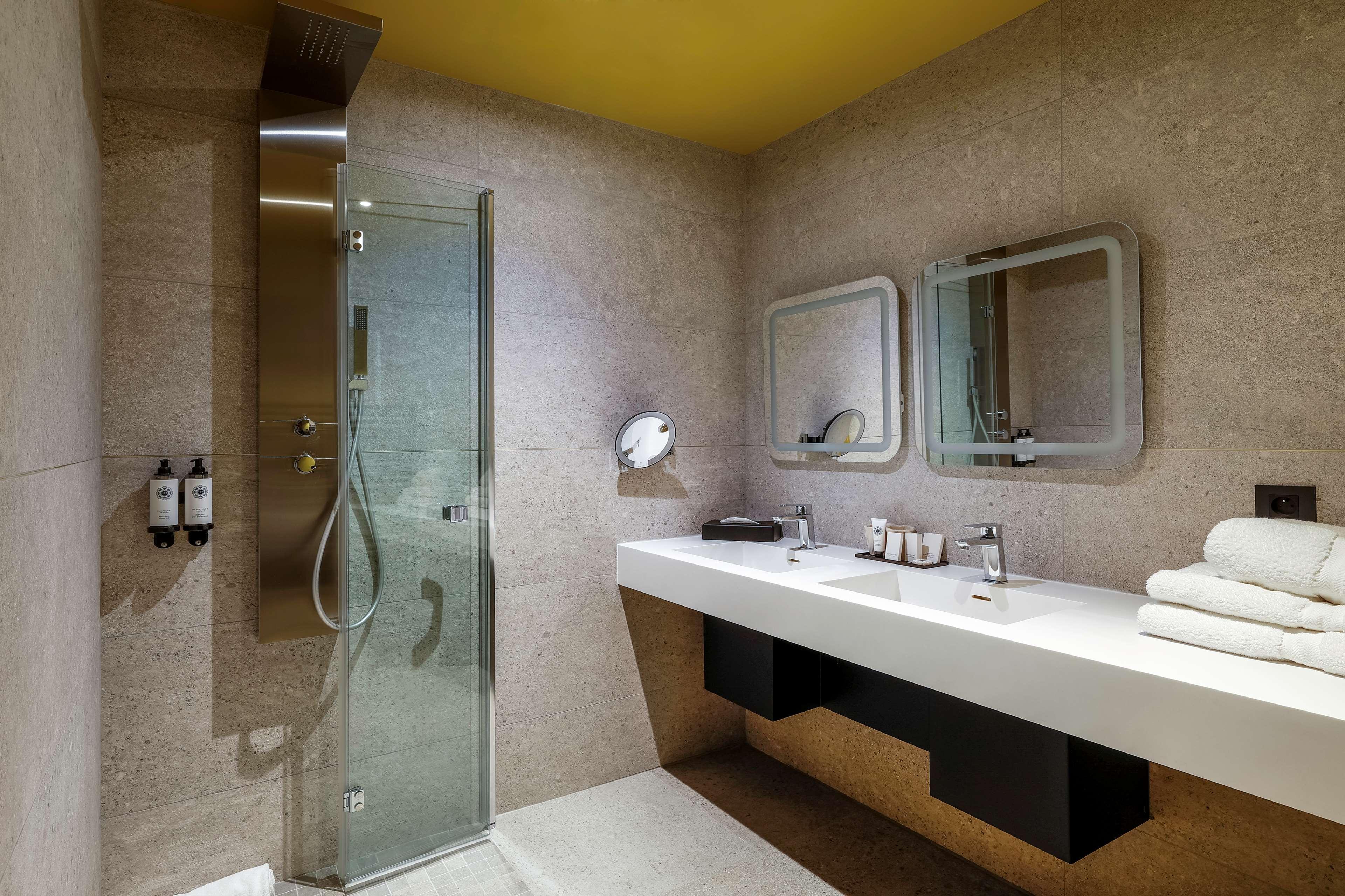 Leprince Hotel Spa; Best Western Premier Collection Le Mans Bagian luar foto