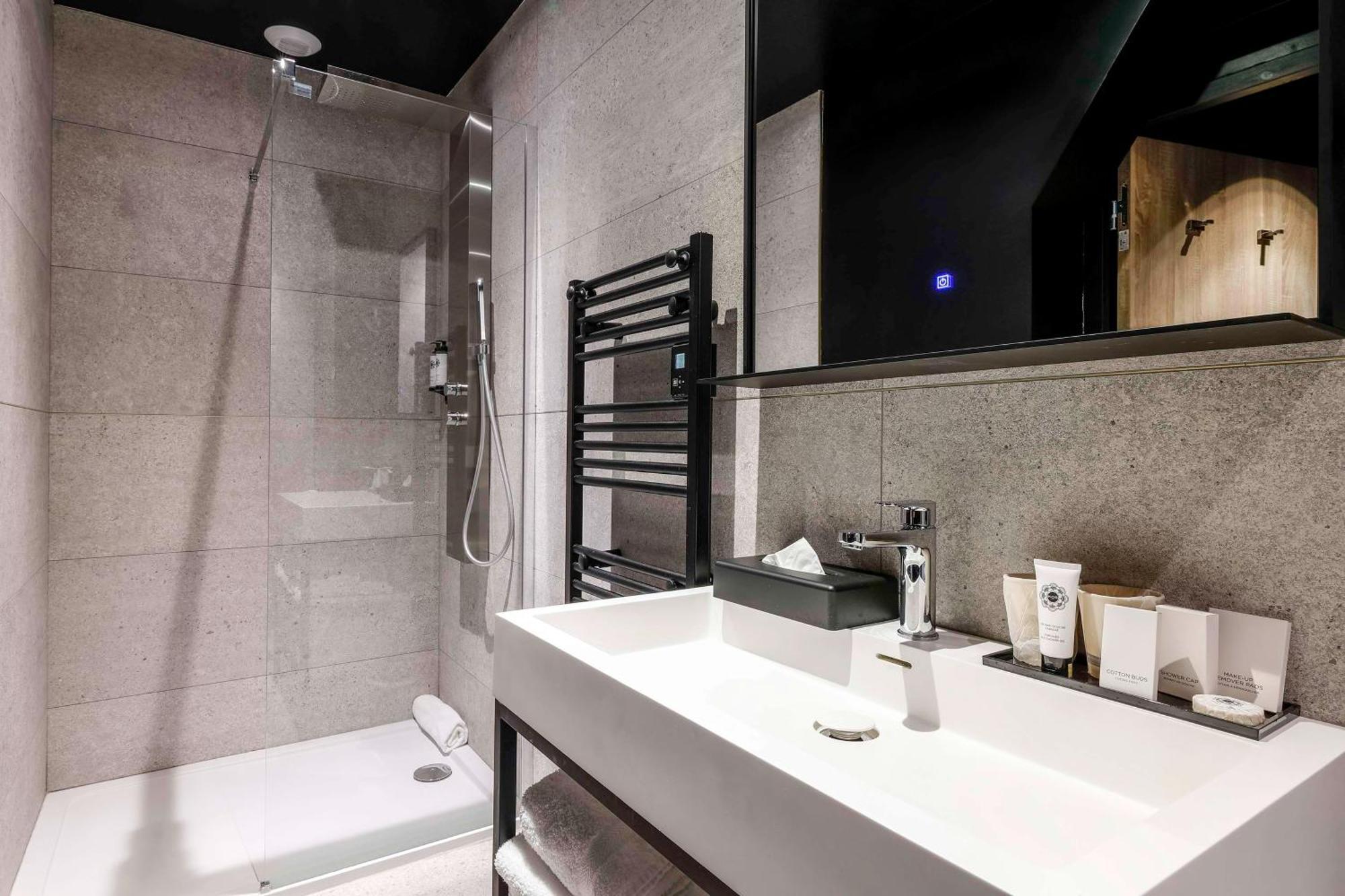 Leprince Hotel Spa; Best Western Premier Collection Le Mans Bagian luar foto